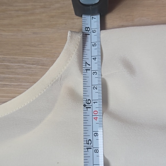 Equipment Silk Sleeveless Pleated Button Top Cream Size XS - Picture 5 of 7